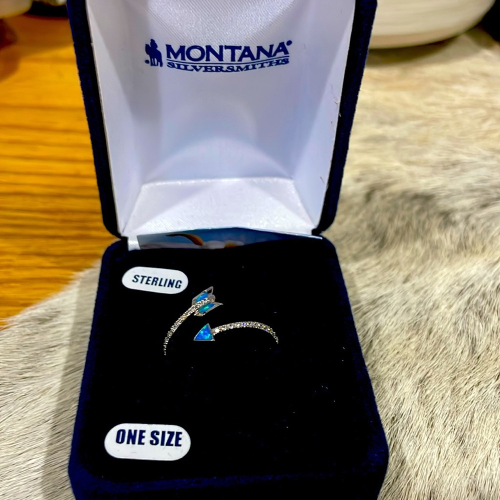 Beautiful Montana Silversmith arrow ring